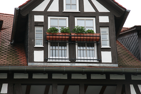Kompetenzen/Rund ums Haus - Metallbau Geiss - Balkon an Fachwerkhaus Heppenheim